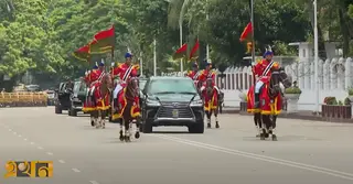 বঙ্গভবনে ভারপ্রাপ্ত রাষ্ট্রপতি হাফিজ উদ্দিনকে গার্ড অব অনার