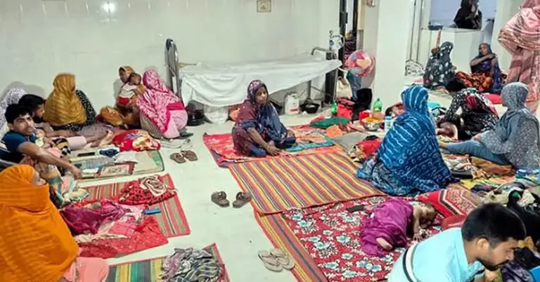 হাসপাতালে হাম ওয়ার্ডে রোগী ও স্বজনরা