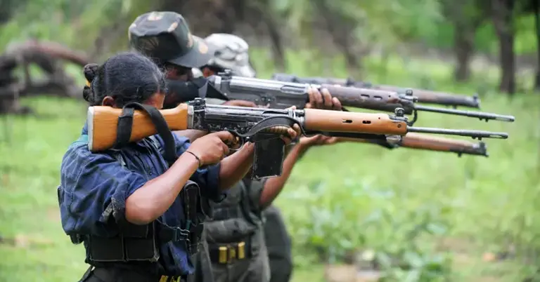 মাওবাদী বিদ্রোহীদের প্রশিক্ষণ