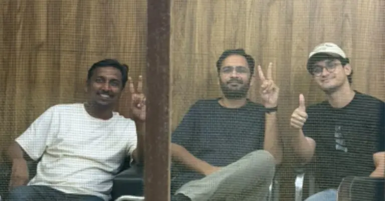 সৌরভ দাস (ডানে), আশুতোষ রাঙ্কা (মাঝে) ও অজিঙ্কা শিন্ডে (বামে)