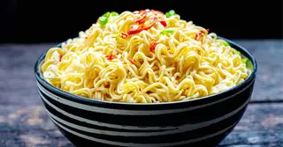 ক্ষুধা পেলেই ইনস্ট্যান্ট নুডলস খান? জেনে নিন স্বাস্থ্যঝুঁকি