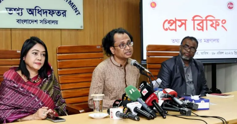 ফটোকার্ডে ভুল তথ্য-অপতথ্য সরকার সহ্য করবে না: তথ্য উপদেষ্টা