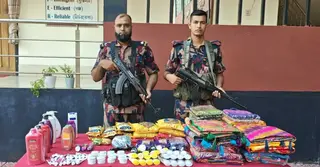 বেনাপোল সীমান্তে অভিযান চালিয়ে গাঁজা ও চোরাচালানী মালামাল জব্দ