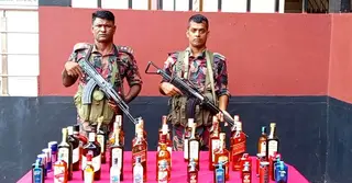 যশোর সীমান্তে বিদেশি মদকসহ চোরাচালানী মালামাল জব্দ