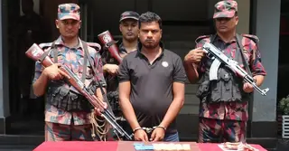 যশোর সীমান্তে অভিযান: বিপুল পরিমাণ ইয়াবাসহ আটক ১