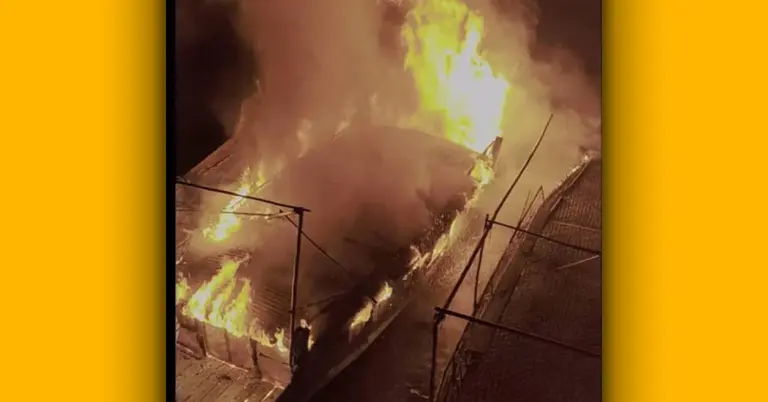 খেয়া নৌকায় আগুন