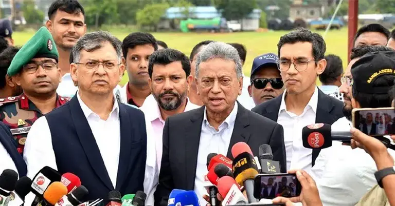 অর্থ ও পরিকল্পনামন্ত্রী আমির খসরু মাহমুদ চৌধুরী ও স্বরাষ্ট্রমন্ত্রী সালাহউদ্দিন আহমদ