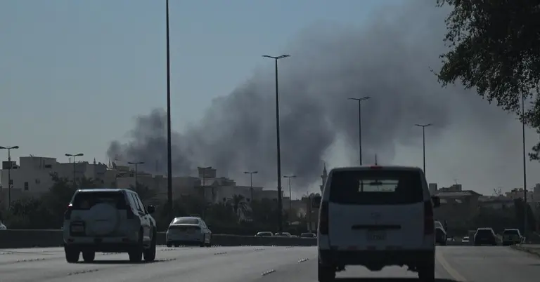 কুয়েতে মার্কিন দূতাবাস অবস্থিত এলাকায় ইরানি হামলার পর ধোঁয়া উঠছে