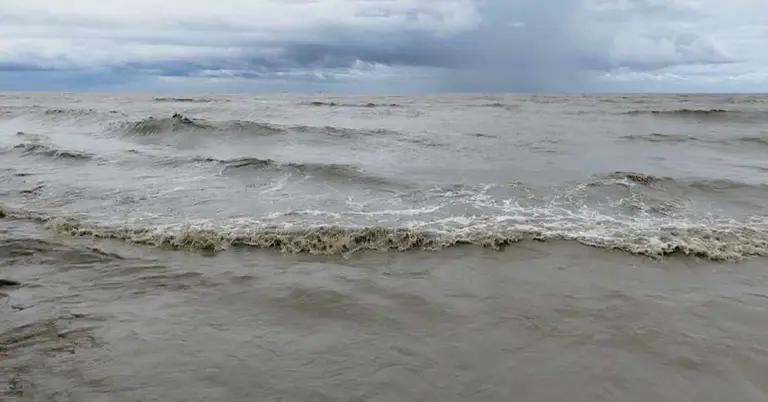 ঘূর্ণিঝড় আতঙ্কে লক্ষ্মীপুর
