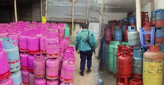 দ্বিগুণ দামে এলপিজি বিক্রি: আমদানি সংকট নাকি সিন্ডিকেট চক্র?