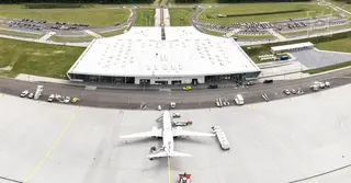 ইউক্রেন সীমান্তবর্তী পোল্যান্ডের  বিমানবন্দরগুলোতে সব কার্যক্রম বন্ধ