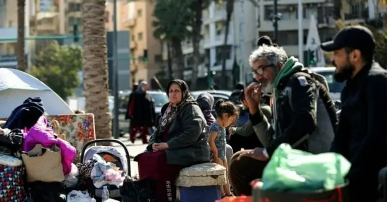 লেবানন সীমান্ত পার হয়ে সিরিয়ায় আশ্রয় নেওয়া শরণার্থীরা
