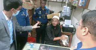 লক্ষ্মীপুরে ভোটের অবৈধ ৬ সিলসহ ব্যবসায়ী আটক