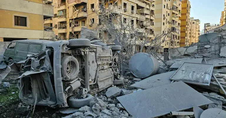 ইসরাইলি হামলার পর ধ্বংসস্তূপে পরিণত হওয়া লেবাননের একটি এলাকা