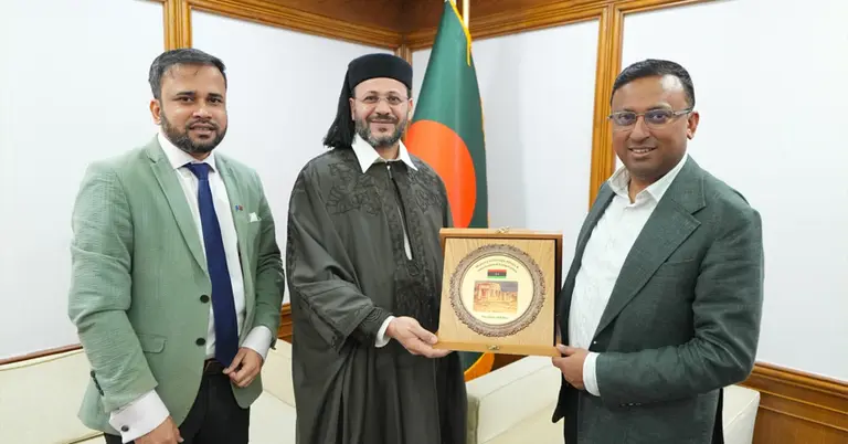 হুমায়ুন কবিরের সঙ্গে লিবিয়ার রাষ্ট্রদূত আব্দুলমুতলিব এস এম সুলিমান