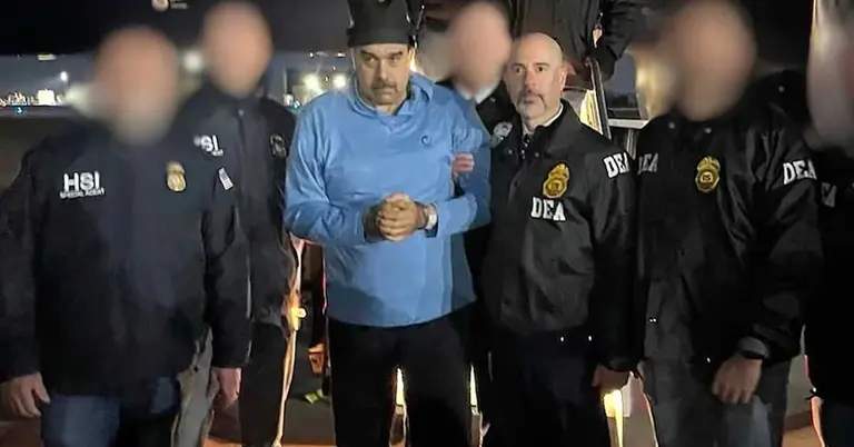 আদালতে তোলা হচ্ছে মাদুরোকে