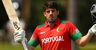 অবসরের এক মাস পরই নতুন রূপকথা; পর্তুগালের হয়ে সেঞ্চুরি হেনরিকসের