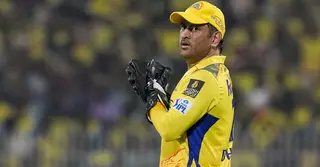 প্রথম উইকেটরক্ষক হিসেবে ২০০ ডিসমিসালের মাইলফলকে ধোনি
