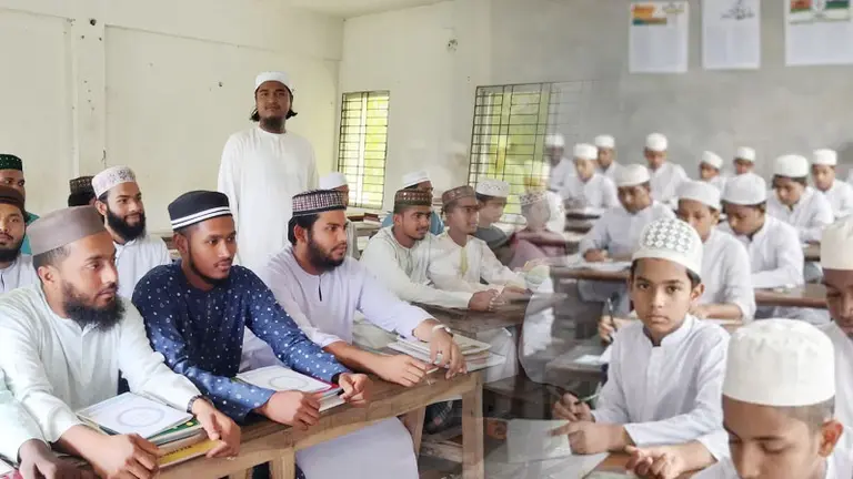 মাদ্রাসা শিক্ষক