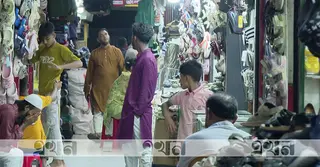 সন্ধ্যা ৬টায় শপিংমল বন্ধের কথা থাকলেও মানছে না অনেক দোকানি