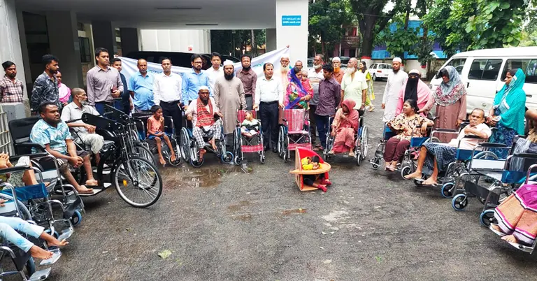 ১৪৩ প্রতিবন্ধীর মাঝে সহায়ক উপকরণ বিতরণ