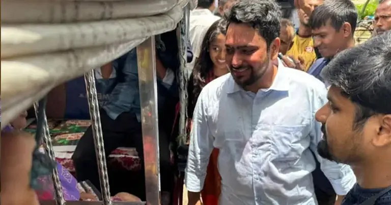 জুলাই পদযাত্রায় গণমানুষের সাথে কথা বলেন এনসিপি নেতারা