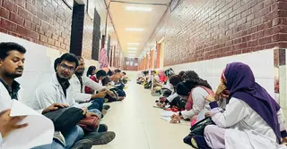প্রশাসনের অবহেলা ও অধিকারের দাবিতে নিটোর শিক্ষার্থীদের অবস্থান কর্মসূচি