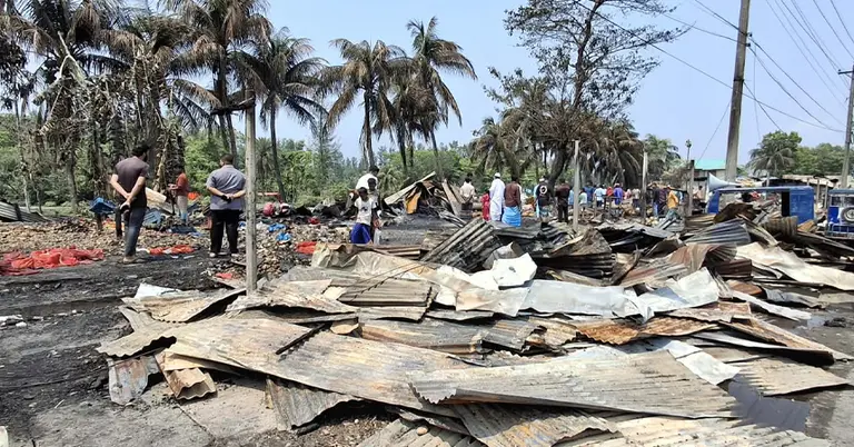 পুড়ে যাওয়া দোকানের একাংশ