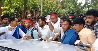 অটোপাসের দাবিতে জাতীয় বিশ্ববিদ্যালয়ের উপাচার্যের ওপর হামলা