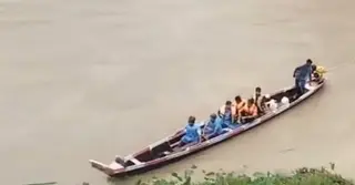 নাফাখুমে আটকা পড়া শতাধিক পর্যটক ফিরেছেন
