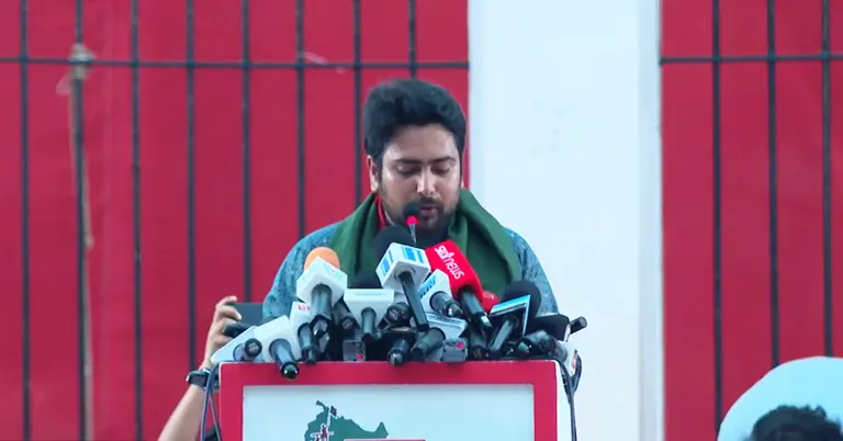 ইশতেহার ঘোষণা করছেন এনসিপির আহ্বায়ক নাহিদ
