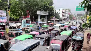 নওগাঁ শহরে যানবাহন বেড়েছে তিনগুণ, যানজট দুর্ভোগ চরমে