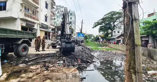 ডিএনডি এলাকার জলাবদ্ধতা নিরসনে সেনাবাহিনীর অভিযান
