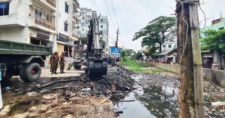 সেনাবাহিনীর খাল পরিষ্কার ও উচ্ছেদ অভিযান