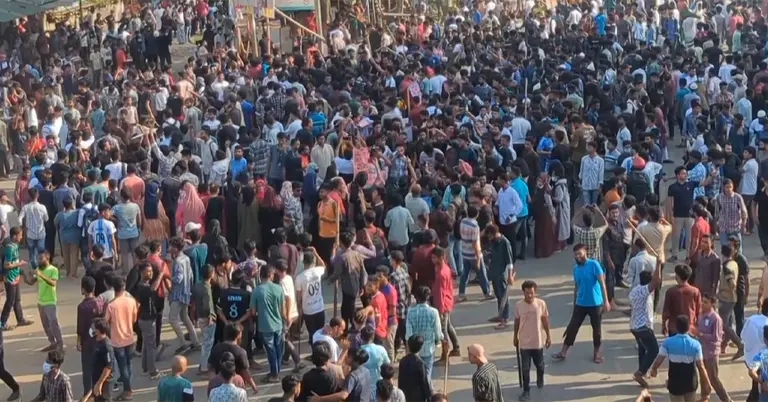 আন্দোলনের সময় নরসিংদী জেলখানার মোড়