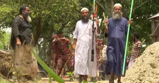 গভীর নলকূপে পড়া শিশুকে তুলতে নাটোরের তারা মিয়ার অভিনব আবিষ্কার