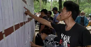 নেপালে নিখোঁজ স্বজনের অপেক্ষা; ছবি হাতে হাসপাতাল-থানায় পরিবার