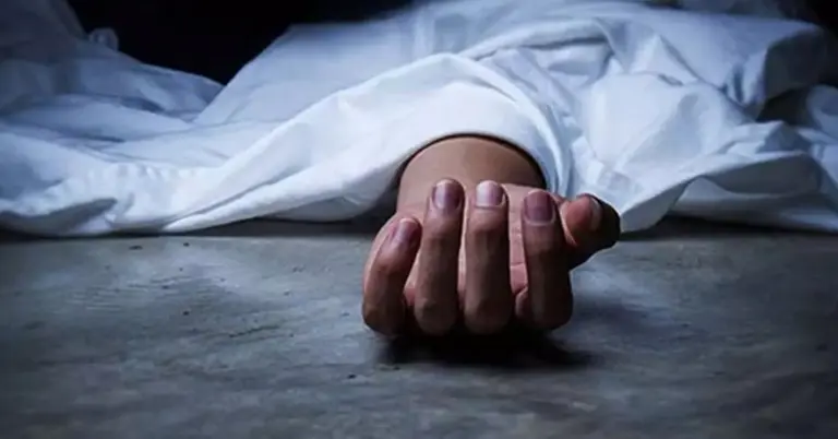 নোয়াখালীতে ৬ সন্তানের জননীকে গলা কেটে হত্যা