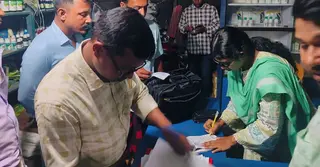 নাটোরে ভ্রাম্যমাণ আদালতের অভিযানে ২৬১ বস্তা সার জব্দ