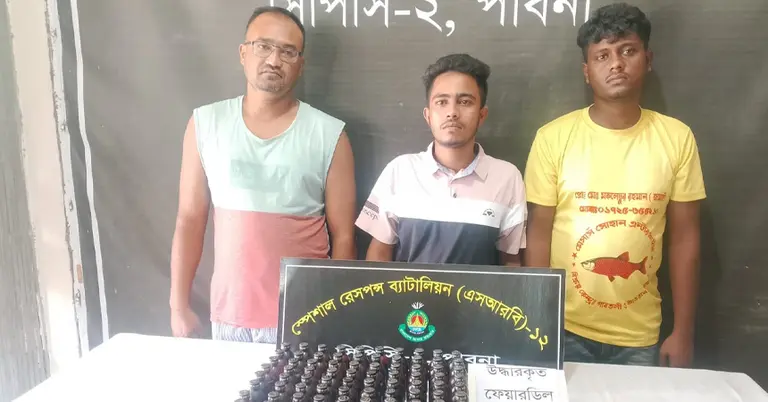 আটককৃতরা পুলিশের কাছে হেফাজতে
