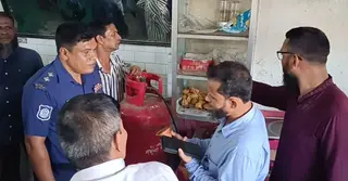 হিলিতে বিভিন্ন অপরাধে ৫ প্রতিষ্ঠানকে ৮ হাজার টাকা জরিমানা