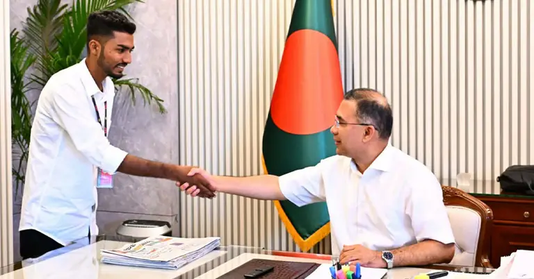 প্রধানমন্ত্রীর সঙ্গে বাঙলা কলেজ শিক্ষার্থীদের সাক্ষাৎ