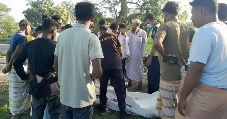 নিহতের মরদেহ সরিয়ে নিয়েছে পুলিশ ও ফায়ার সার্ভিস
