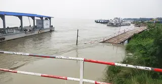 পাটুরিয়ায় তীব্র স্রোতে ভেঙে গেছে লঞ্চঘাটের জেটি, ঝুঁকিতে আরও একটি