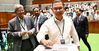 বিএনপির প্রার্থী মির্জা ফখরুলকে নিয়ে ভোট দিলেন প্রধানমন্ত্রী