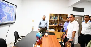 মহাকাশ গবেষণা প্রতিষ্ঠান ‘স্পারসো’ আকস্মিক পরিদর্শনে প্রধানমন্ত্রী