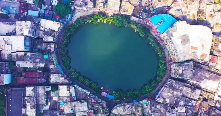 আহসান মঞ্জিলের পাশে ‘নবাববাড়ি পুশকুনি’