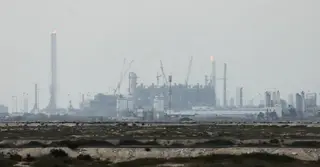 কাতার ও সৌদির জ্বালানি স্থাপনায় ইরানের ক্ষেপণাস্ত্র হামলা