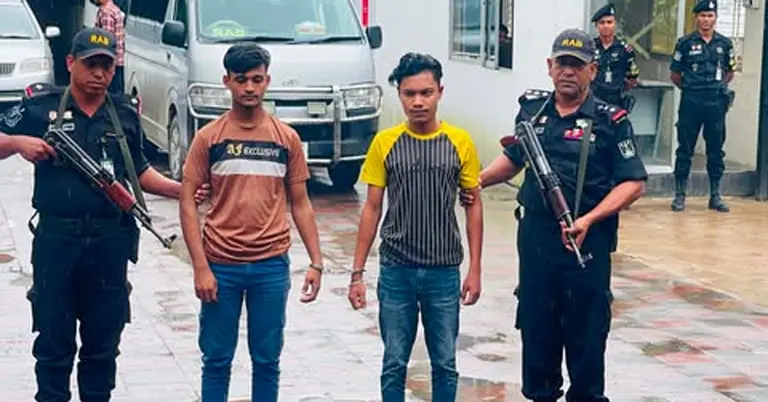 আটককৃতরা র্যাবের কাছে হেফাজতে