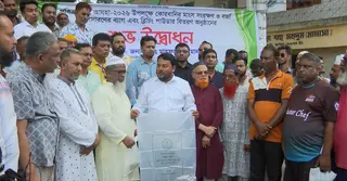 নগরবাসীর জন্য রাসিকের ঈদ উপহার; পরিবেশবান্ধব ব্যাগ ও ব্লিচিং পাউডার বিতরণ